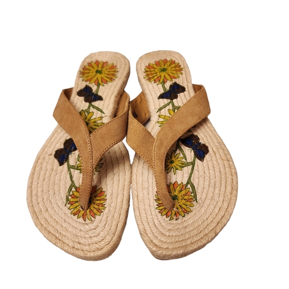 Floral and Butterfly Espadrille Thong Sandals  Size 7 NWOT - Picture 2 of 8